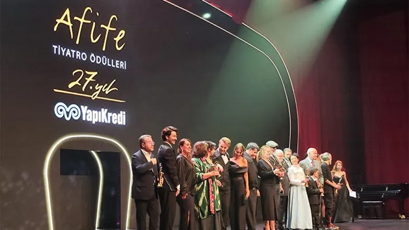 Afife Tiyatro Ödülleri: Medea Material'dan Büyük Zafer!