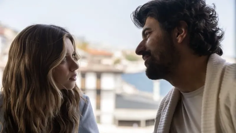 Afra Saraçoğlu ile Engin Akyürek başrolde! Mini dizi için kamera karşısına geçtiler