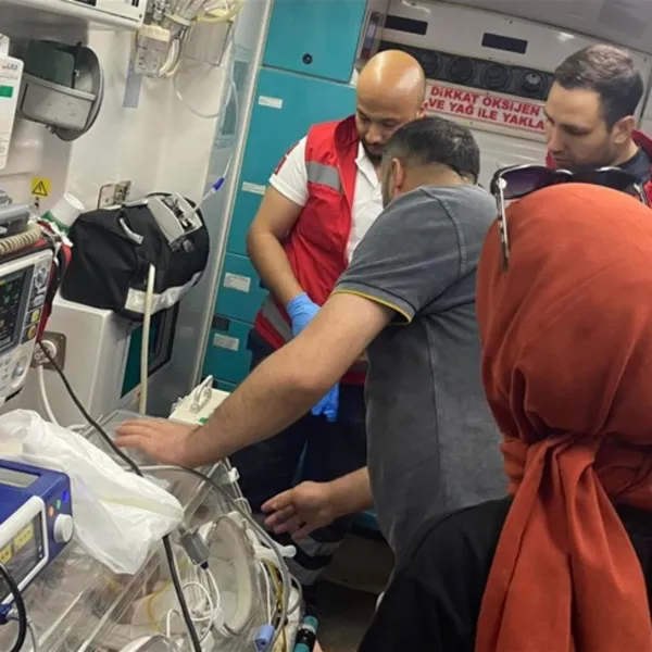 Bitlis'te hasta bebek ambulans uçakla Ankara'ya sevk edildi