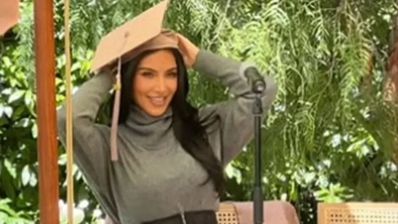 Kim Kardashian mezun oldu!