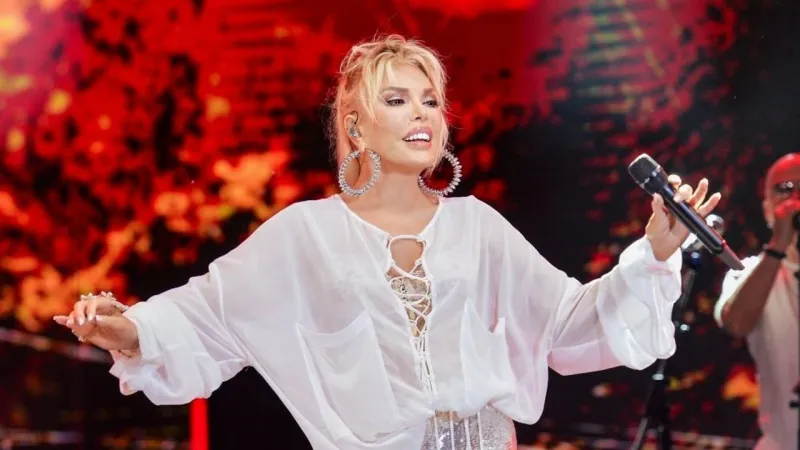 Ajda Pekkan İzmir Açıkhava Tiyatrosu'ndan Startı Verdi
