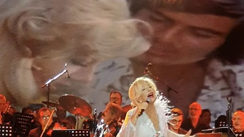 Emel Sayın, Harbiye de Yeşilçam rüzgârları estirdi