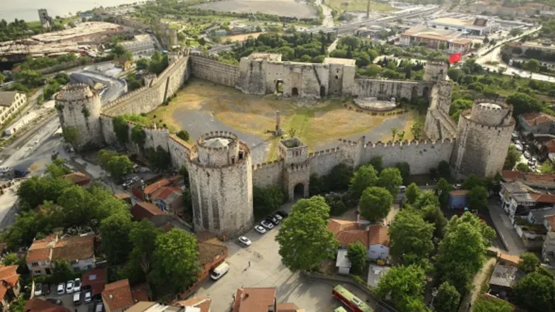 Yedikule Hisarı'nda Tarihi Fatih Mescidi İbadete Açıldı! Şok Detaylar!